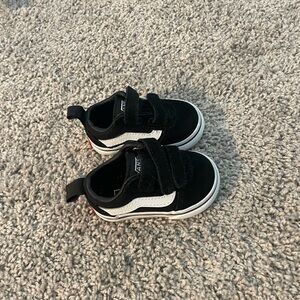 Vans Kids Baby Black and White Velcro Old Skool Sneakers Size 2